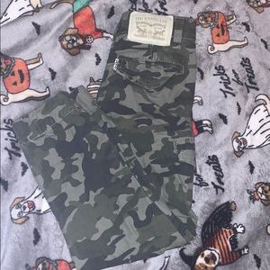 Levi’s Camo Cargo Joggers